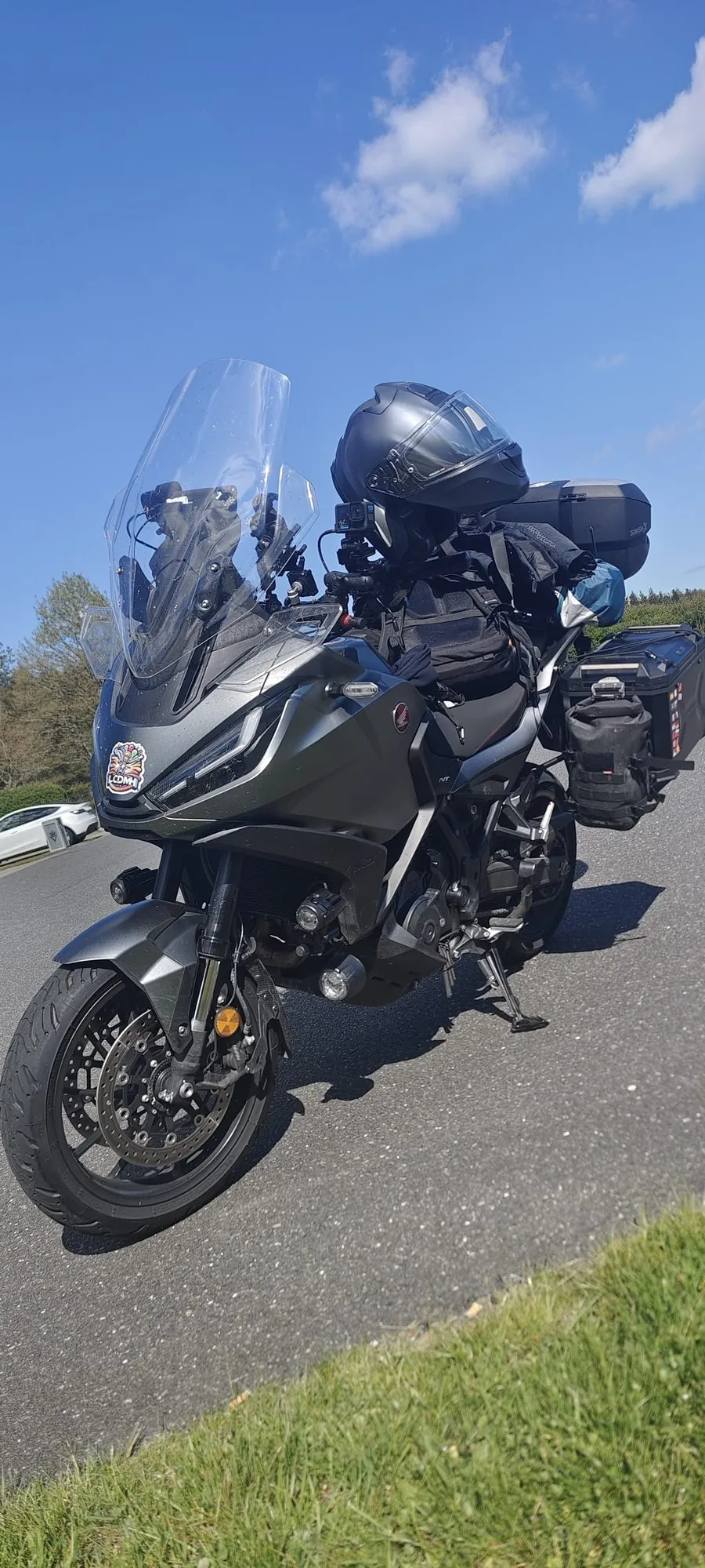 Honda NT1100 chargée pour road trip