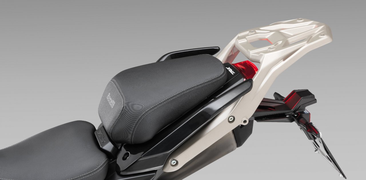 TRK-702-bouclearriere