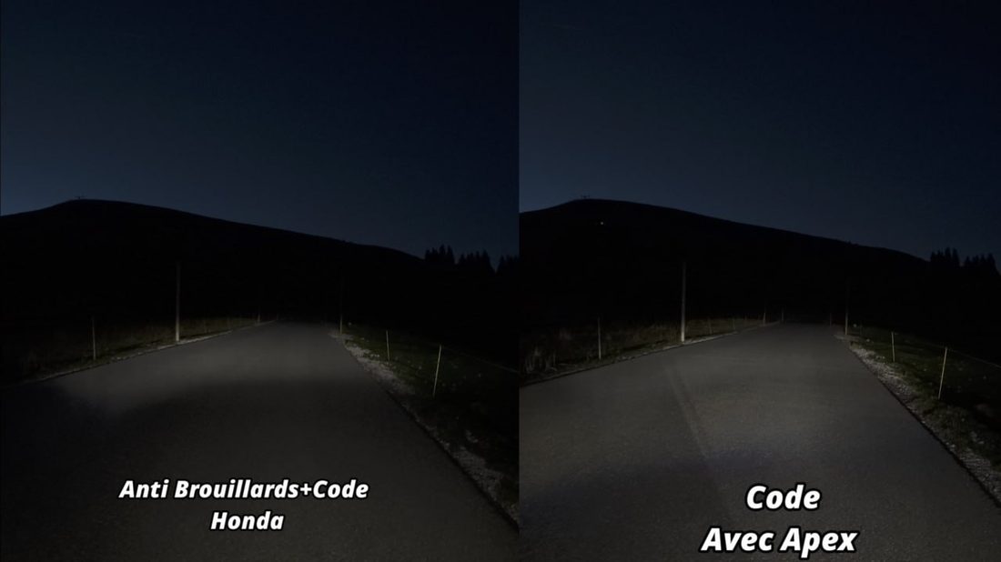 Comparaison nocturne sur route de campagne : à gauche, éclairage d'origine Honda avec antibrouillards et code allumés ; à droite, code avec les feux additionnels COLIGHT Apex, éclairant la chaussée et ses abords beaucoup plus largement.
